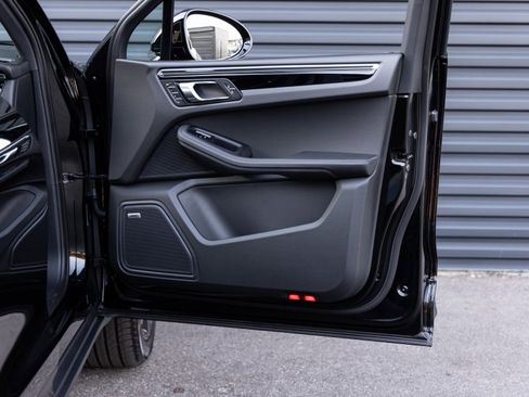 New 2026 Porsche Macan image 32