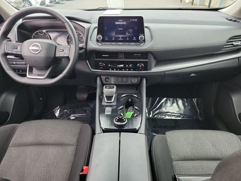 Used 2025 Nissan Rogue SV image 9