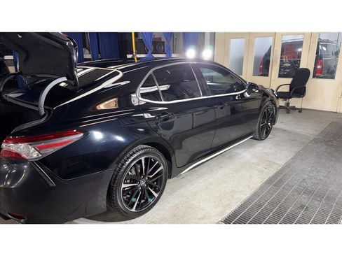 Used 2018 Toyota Camry XSE image 6