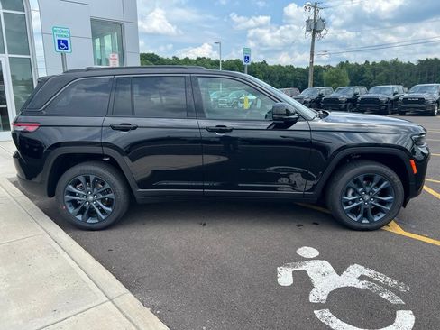New 2026 Jeep Grand Cherokee Limited AWD/4WD image 11