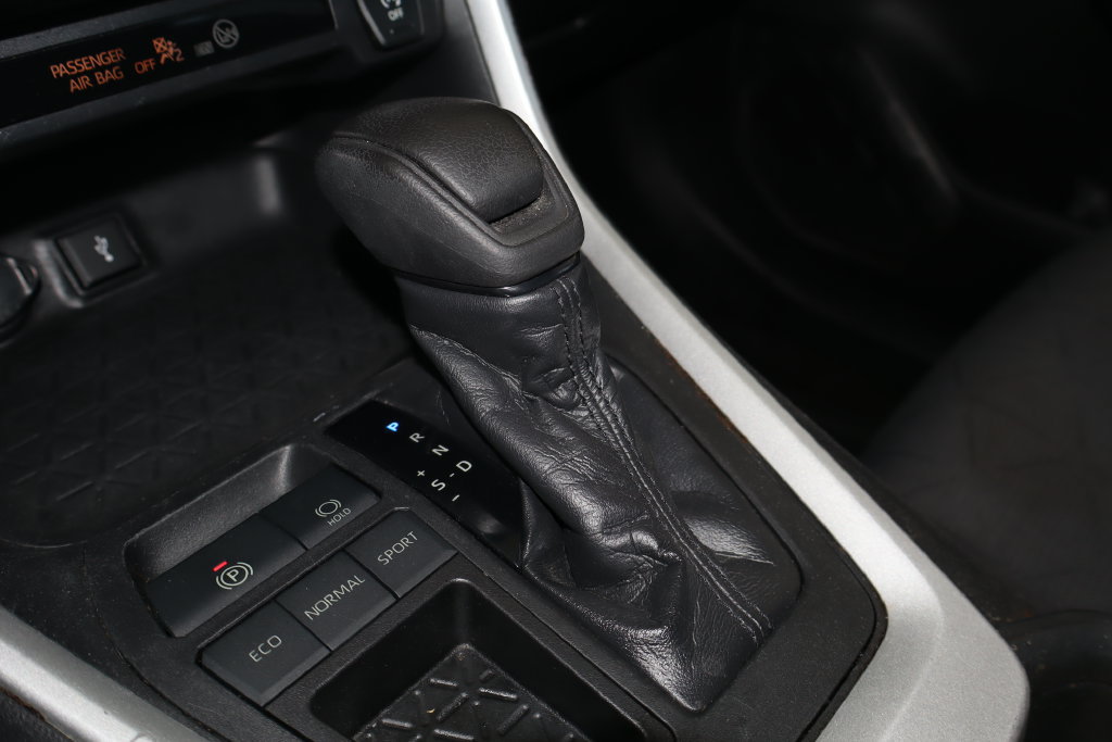 Used 2020 Toyota RAV4 XLE FWD image 29