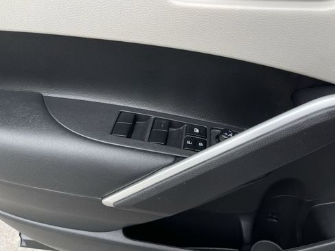 Used 2024 Toyota Corolla Cross L image 22