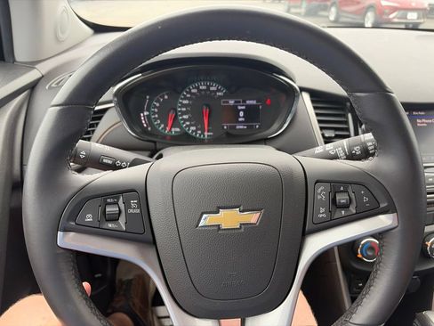 Used 2020 Chevrolet Trax LT w/ Sun & Sound Package AWD/4WD image 12