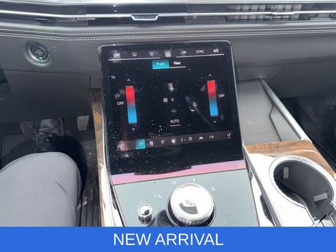 Used 2025 Cadillac Escalade ESV Sport Platinum image 10