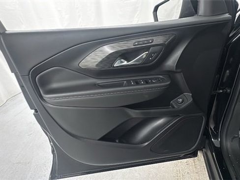 Used 2024 GMC Terrain SLT image 19
