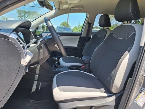 Certified 2025 Volkswagen Taos SE FWD image 14