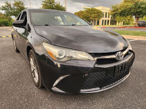 Used 2015 Toyota Camry SE FWD image 1