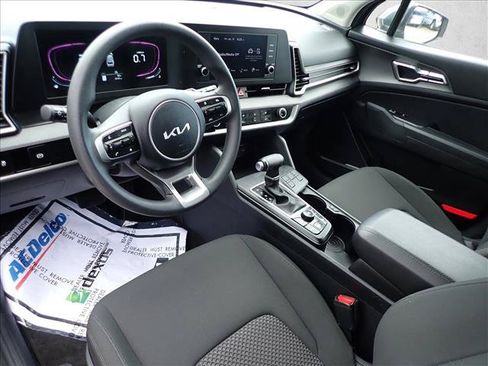 Used 2025 Kia Sportage LX FWD image 10