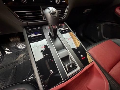 Used 2022 Porsche Macan AWD/4WD image 28