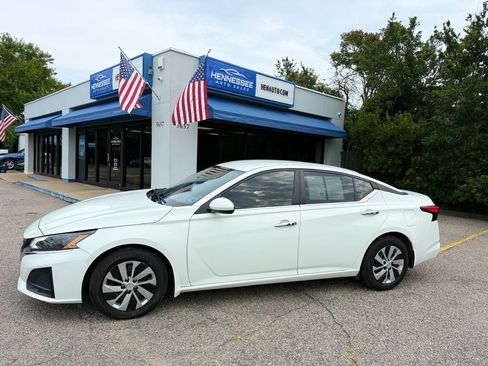 Used 2023 Nissan Altima 2.5 S FWD image 6