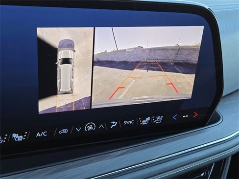 Used 2025 Chevrolet Suburban Premier image 25