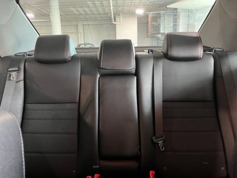 Used 2016 Toyota Camry SE FWD image 19