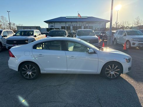 Used 2017 Volvo S60 T5 Inscription w/ Convenience Package image 4