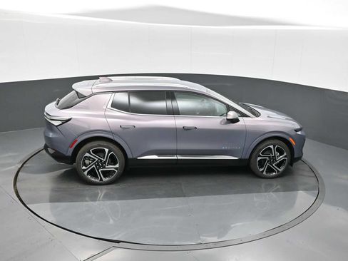 New 2026 Chevrolet Equinox EV LT image 17