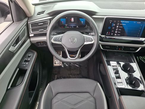 Used 2024 Volkswagen Atlas Peak Edition SE AWD/4WD image 12