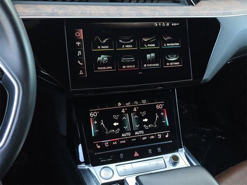 Used 2019 Audi e-tron Premium Plus image 27