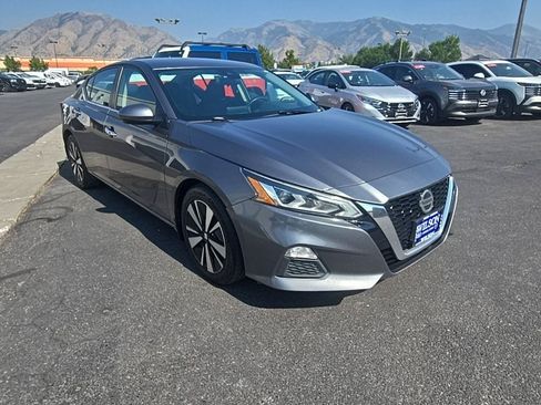 Used 2021 Nissan Altima 2.5 SV FWD image 3
