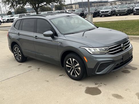 Used 2023 Volkswagen Tiguan S image 2