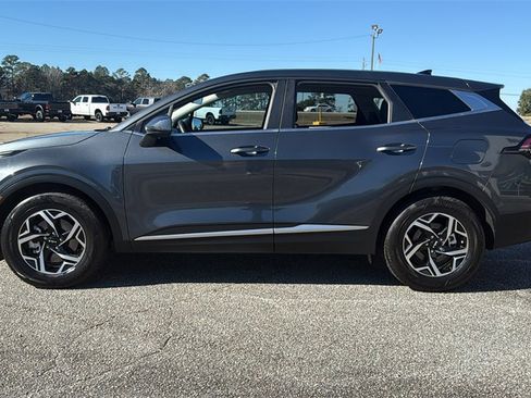 Used 2023 Kia Sportage LX image 5