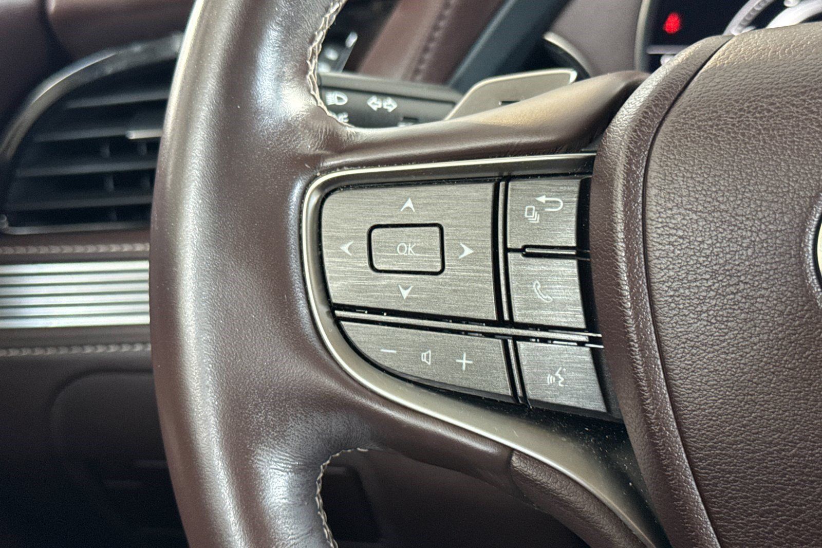 Used 2018 Lexus LS 500 w/ Accessory Package (Z2) RWD image 30