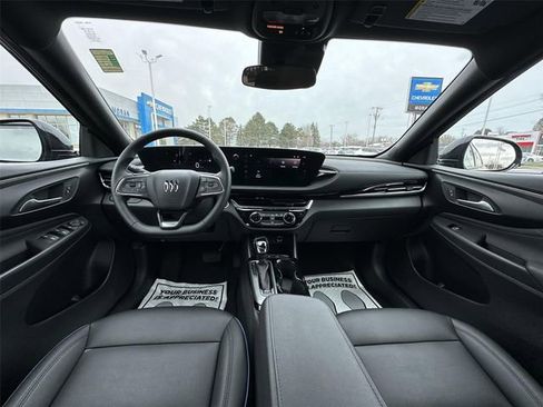 Used 2025 Buick Envista Sport Touring image 19