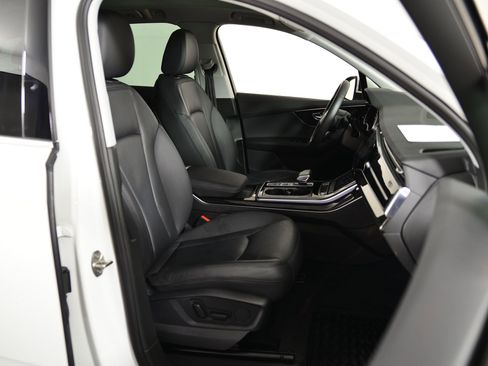 Used 2022 Audi Q7 Premium w/ Convenience Package image 22