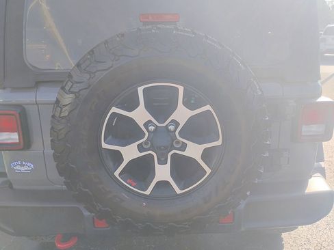 Used 2022 Jeep Wrangler Unlimited Rubicon w/ Cold Weather Group image 13