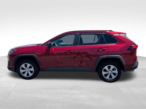 Used 2019 Toyota RAV4 LE AWD/4WD image 2