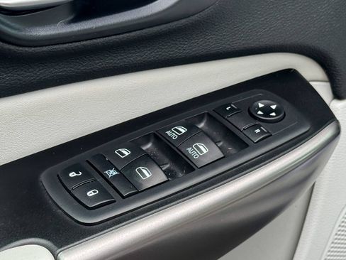 Used 2019 Jeep Cherokee Limited AWD/4WD image 26