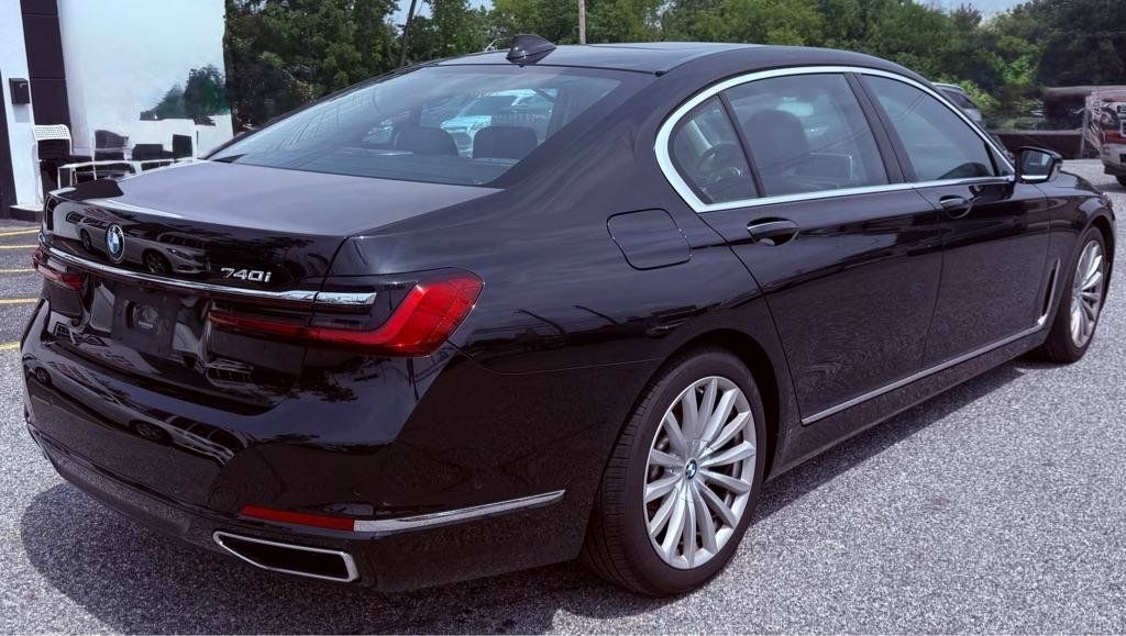Used 2022 BMW 740i RWD image 3