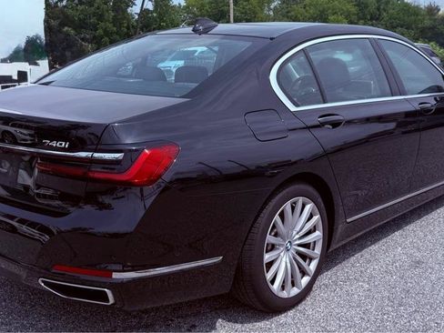 Used 2022 BMW 740i RWD image 3