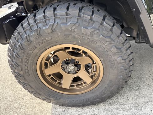 New 2025 Jeep Gladiator Sport AWD/4WD image 2
