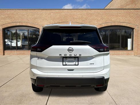 Used 2025 Nissan Rogue SV AWD/4WD image 4