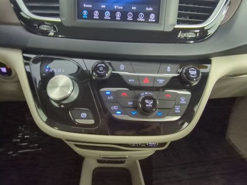 Used 2021 Chrysler Voyager Lxi FWD image 23