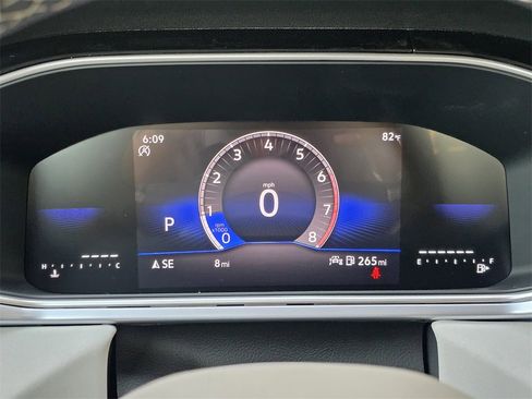 New 2025 Volkswagen Taos SE image 11