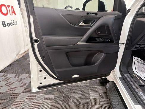 Used 2024 Lexus LX 600 4WD w/ Luxury Package image 22