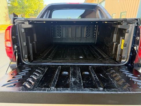 Used 2010 Chevrolet Avalanche LT w/ Regional Value Package image 9