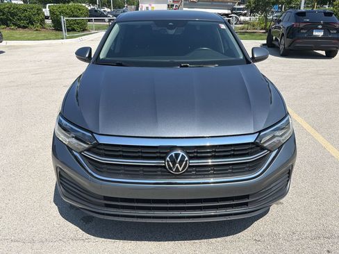 Used 2023 Volkswagen Jetta SE FWD image 2