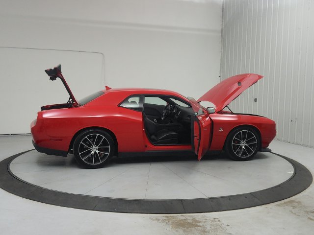 Used 2018 Dodge Challenger R/T Scat Pack w/ Leather Interior Group RWD image 17
