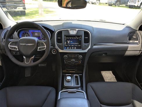 Used 2023 Chrysler 300 Touring w/ Sport Appearance Package image 14