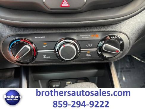Used 2025 Kia Soul LX w/ LX Technology Package FWD image 22