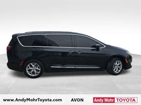 Used 2018 Chrysler Pacifica Touring-L Plus image 7