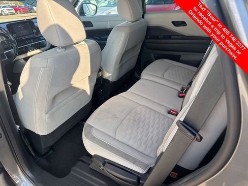 Used 2024 Nissan Pathfinder SV image 10