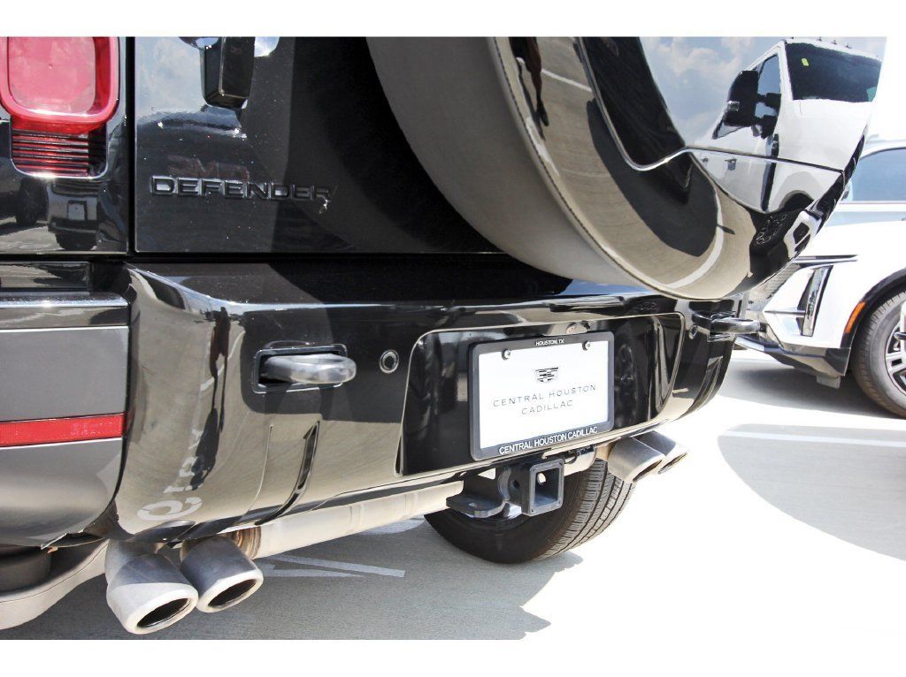 Used 2024 Land Rover Defender 110 SE AWD/4WD image 28