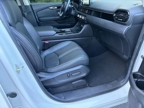 Used 2024 Honda Pilot Touring image 13