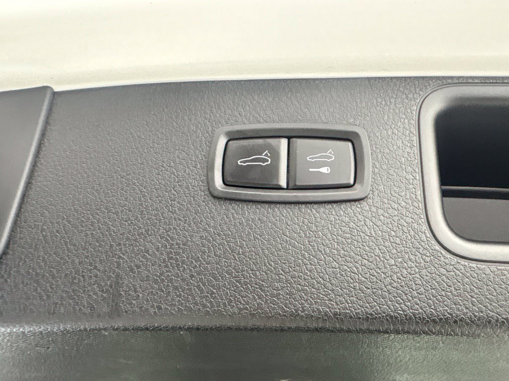 Certified 2023 Porsche Macan S AWD/4WD image 21