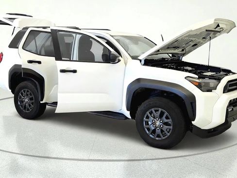 Used 2025 Toyota 4Runner SR5 AWD/4WD image 11