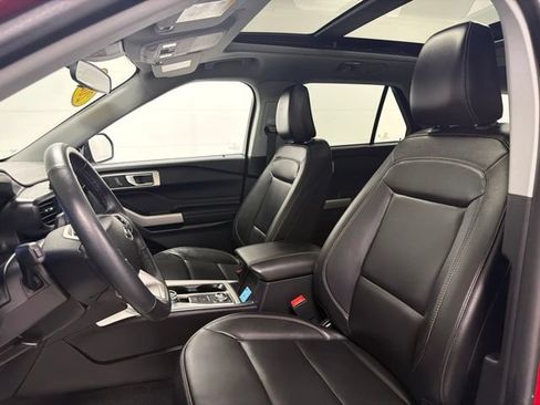 Used 2023 Ford Explorer XLT w/ Equipment Group 202A AWD/4WD image 14