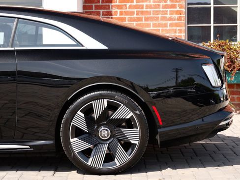 Certified 2025 Rolls-Royce Spectre w/ Spectre Launch Package AWD/4WD image 33