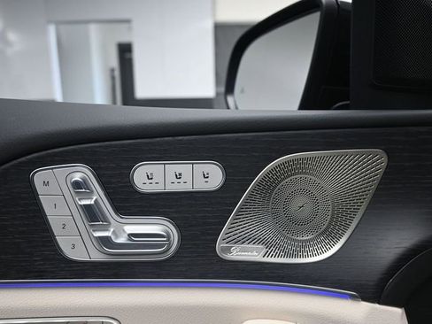Used 2025 Mercedes-Benz GLS 450 4MATIC image 17